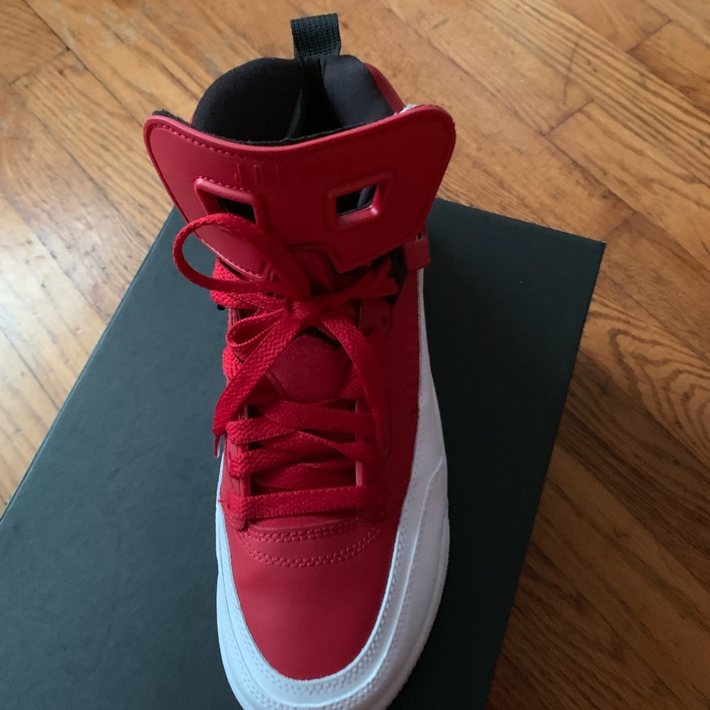 New Jordan spizike bg